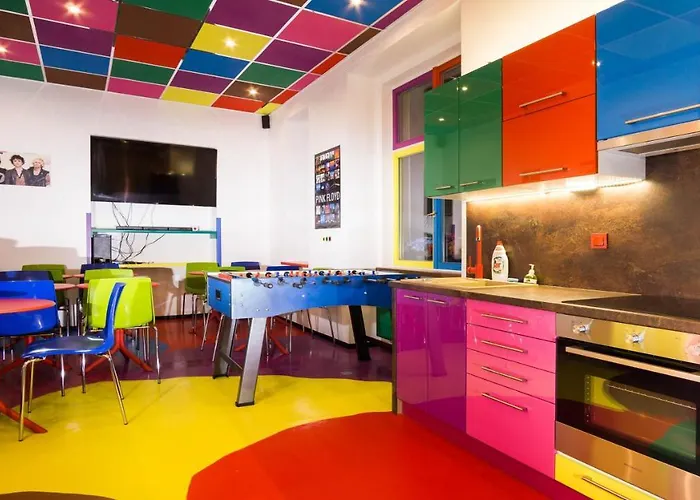 Apartment Colours - Your 7 Colour Experience In Centre Of *